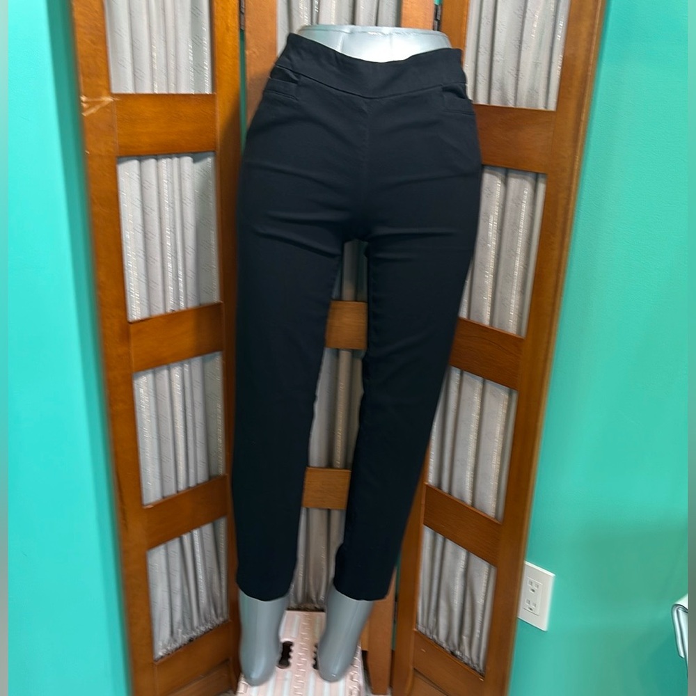 Valerie Stevens Black Ankle Cropped Pants